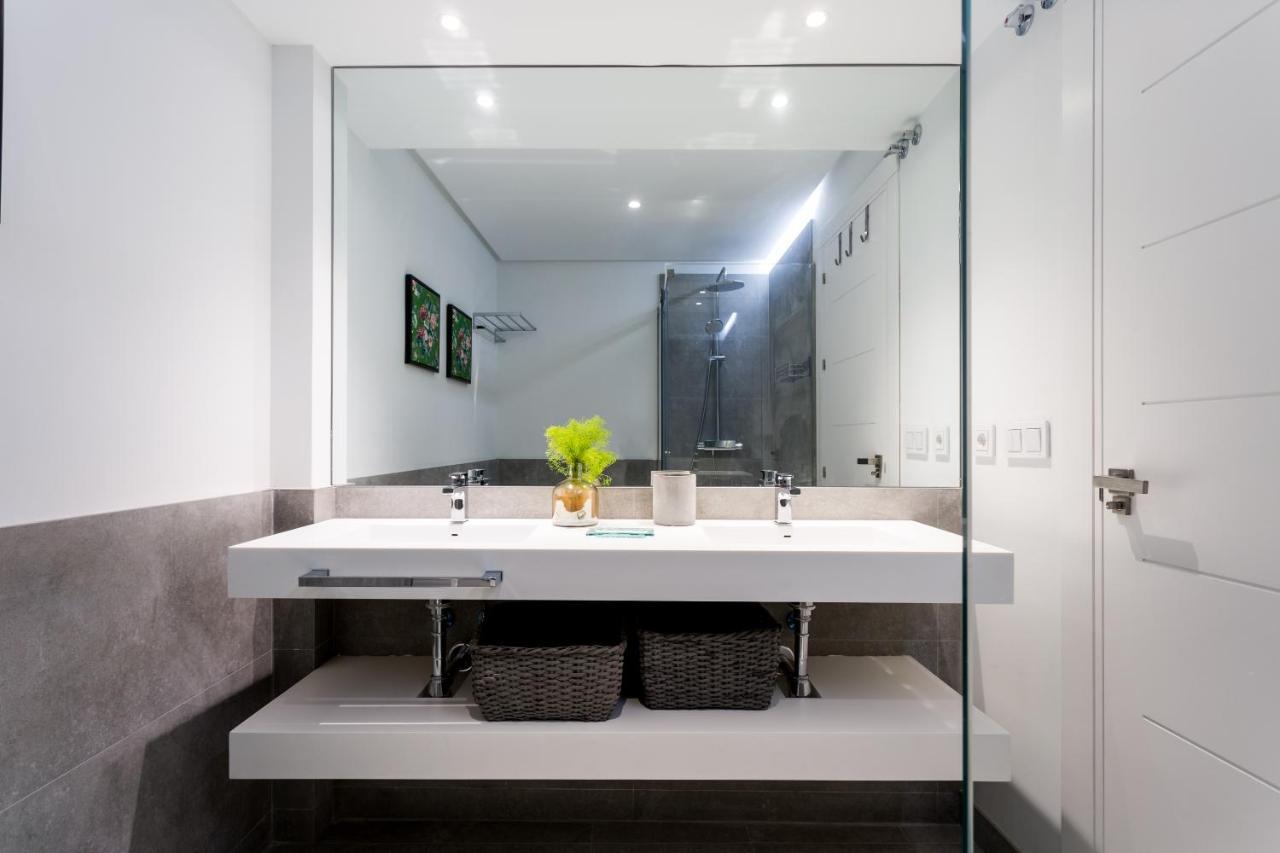 Apartamentos Rg Plaza De Espana Seville Ngoại thất bức ảnh